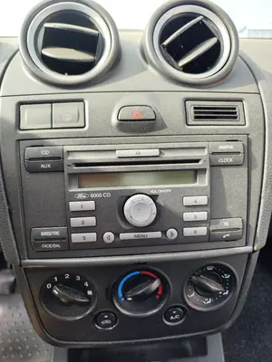 Foto de SISTEMA AUDIO / RADIO CD FORD FIESTA (CBK) 1.4 TDCi CAT (68 CV / 50 KW)