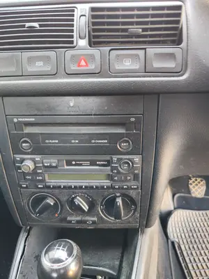 Foto de SISTEMA AUDIO / RADIO CD VOLKSWAGEN GOLF IV BERLINA (1J1)(10.1997) 1.9 TDI (131 CV / 96 KW)
