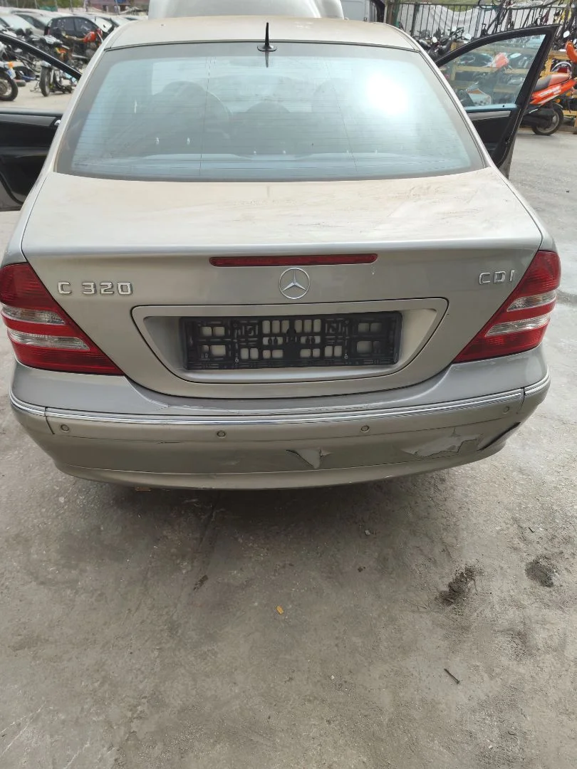 Foto de PORTON TRASERO MERCEDES-BENZ CLASE C (BM 203) BERLINA 3.0 CDI CAT (224 CV / 165 KW) referencia A203750067567