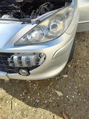 Foto de FARO IZQUIERDO PEUGEOT 307 BREAK/ SW (S2) 2.0 16V HDi FAP CAT (RHR / DW10BTED4) (136 CV / 100 KW) referencia 620886