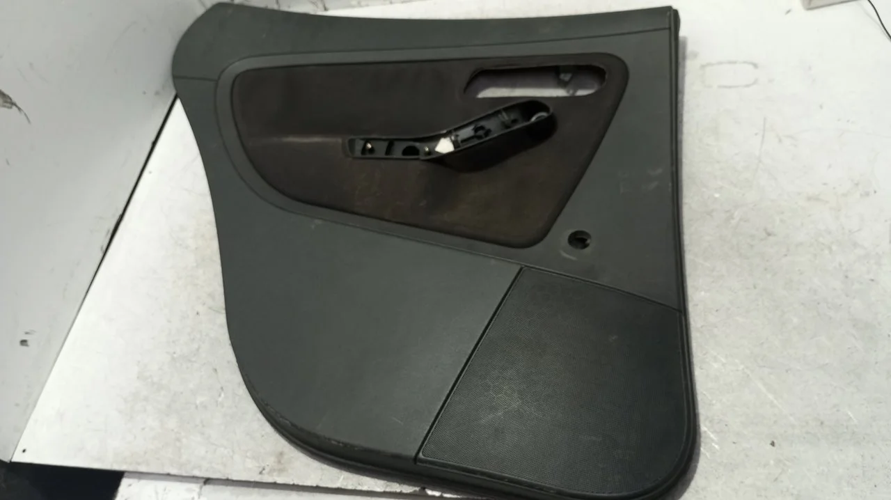 Foto de GUARNECIDO PUERTA TRASERA IZQUIERDA SEAT CORDOBA BERLINA (6L2) 1.4 16V (101 CV / 74 KW) referencia 6L4867211