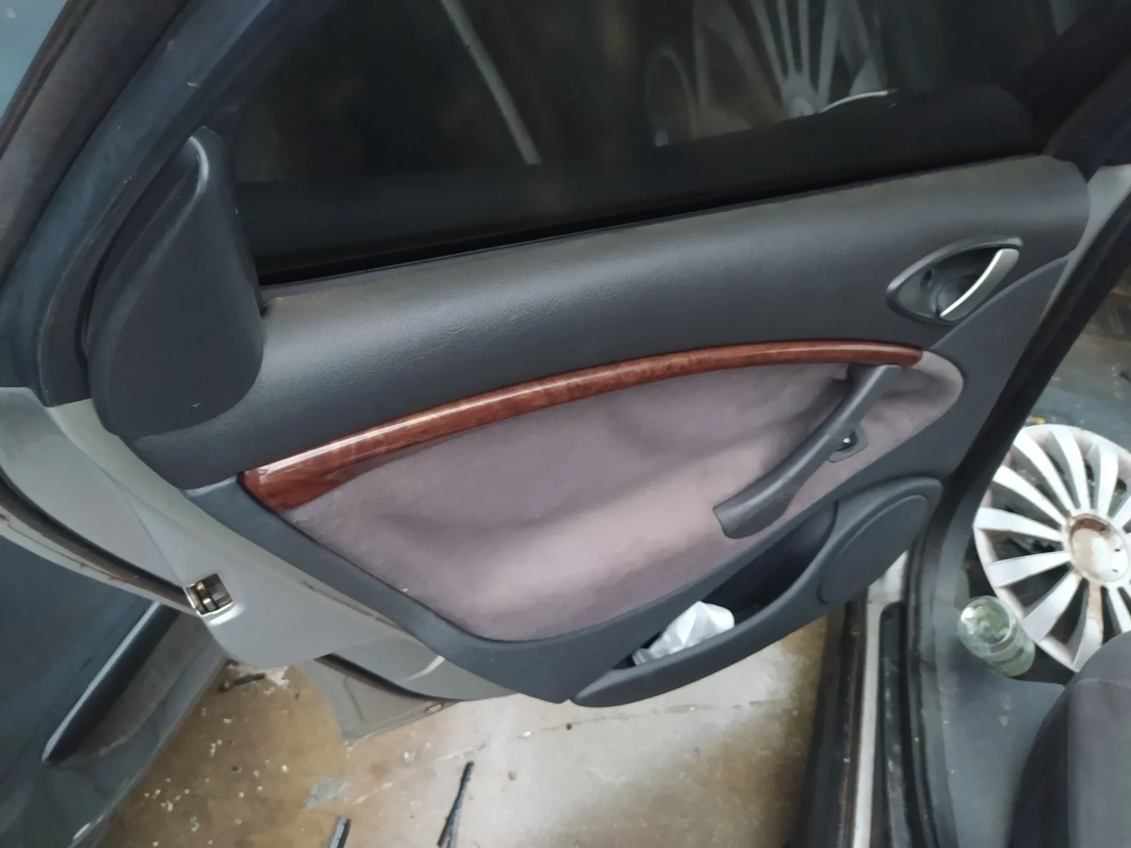 Foto de MANETA INTERIOR TRASERA IZQUIERDA CITROEN C5 BERLINA 2.0 HDi (109 CV / 80 KW) referencia 9143E0