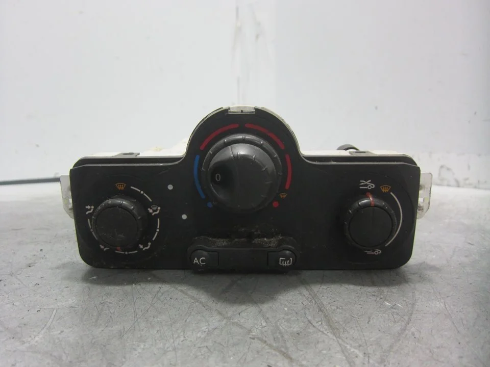 Foto de NO IDENTIFICADO RENAULT CLIO III 1.2 (75 CV / 55 KW) referencia 030967W
