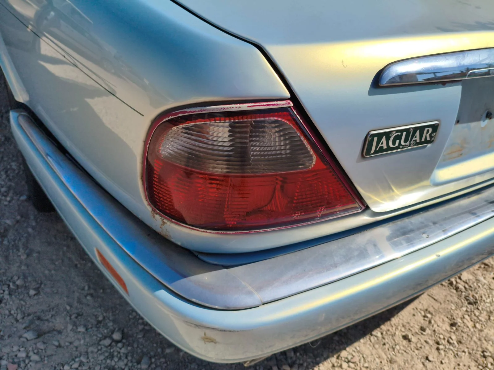 Foto de PILOTO TRASERO IZQUIERDO JAGUAR XJ 3.2 CAT (211 CV / 155 KW)
