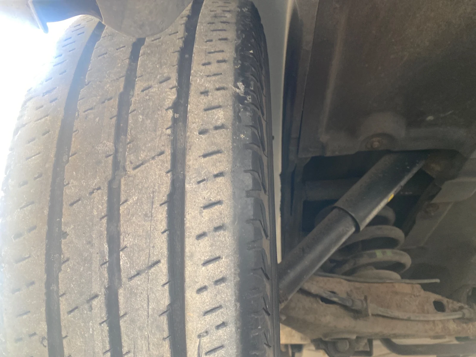 Foto de BRAZO SUSPENSION TRASERO IZQUIERDO VOLKSWAGEN T5 TRANSPORTER BUS (7H) 2.5 TDI (131 CV / 96 KW) referencia 7E0501071