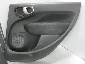 Foto de GUARNECIDO PUERTA TRASERA DERECHA FIAT 500L (330) 1.3 16V JTD CAT (84 CV / 62 KW) referencia 2298768