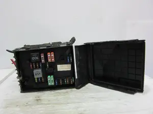 Foto de CAJA RELES / FUSIBLES VOLKSWAGEN GOLF PLUS V (5M1) 1.6  (102 CV / 75 KW) referencia 1K0937132F