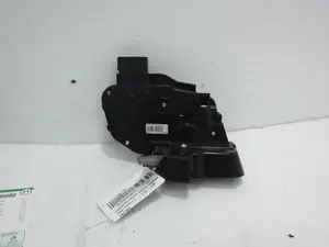 Foto de CERRADURA PUERTA TRASERA IZQUIERDA FORD FOCUS II (1.6 (90 CV / 66 KW) diesel) referencia 240015003