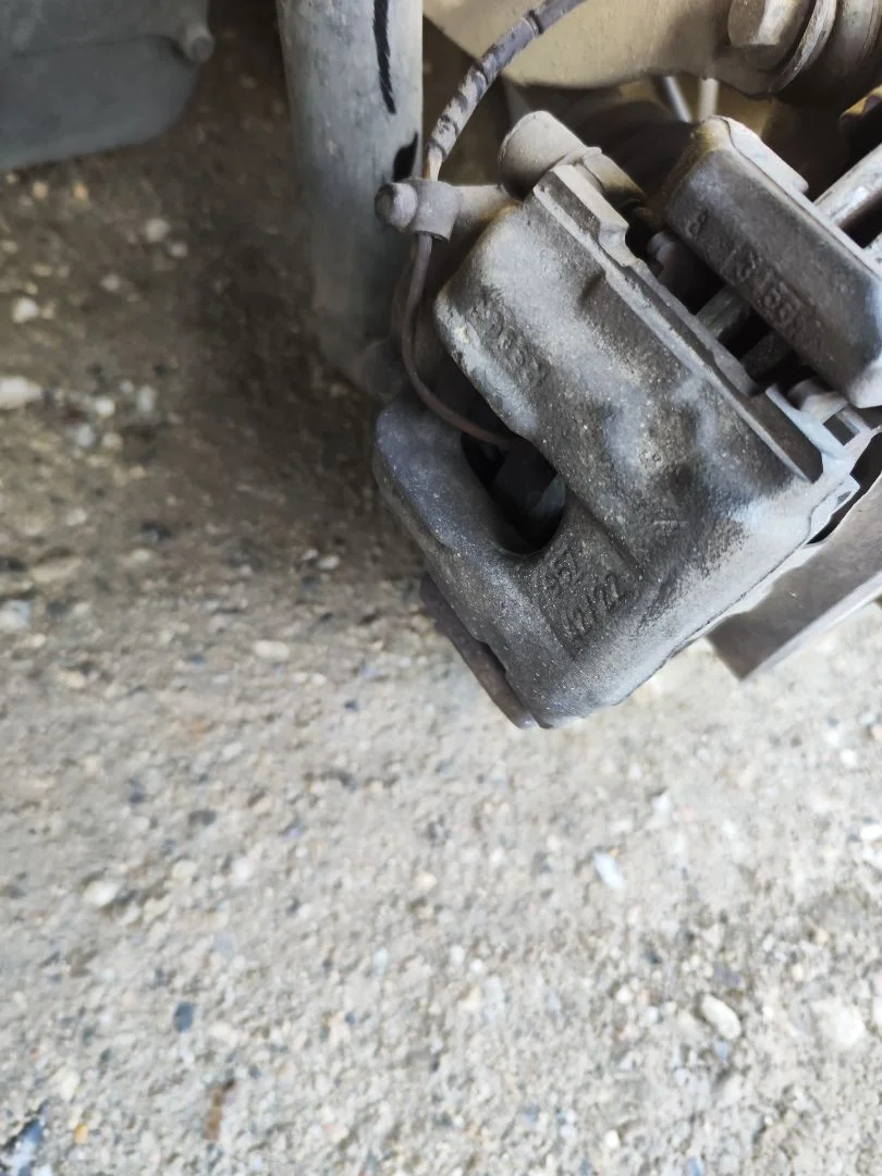 Foto de PINZA DE FRENO TRASERA DERECHA BMW SERIE X3 (E83) 2.0 16V Diesel CAT (150 CV / 110 KW) referencia 34216765884