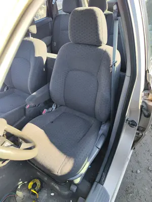 Foto de ASIENTO DELANTERO IZQUIERDO KIA CARENS (RS) 1.8 16V CAT (126 CV / 93 KW) referencia 1K2JB57150AFKZ