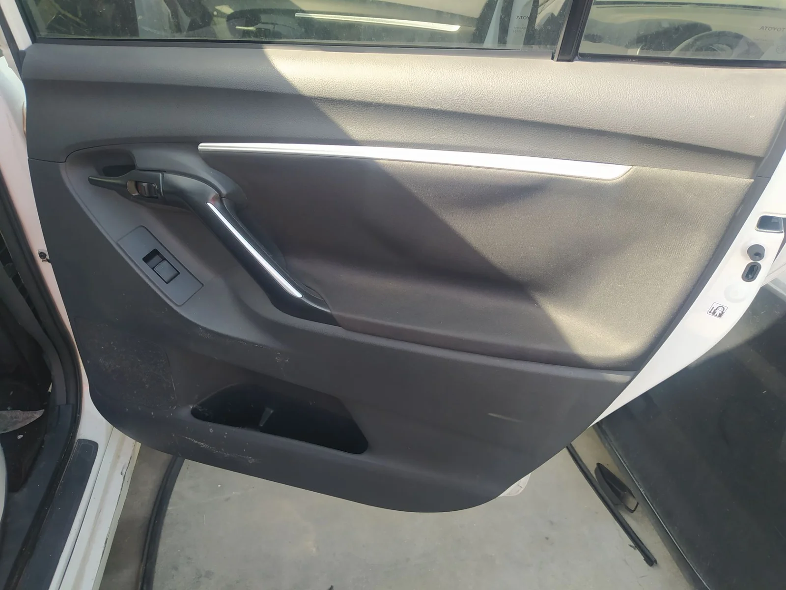 Foto de RETENEDOR PUERTA TOYOTA VERSO (AUR2/ZGR2) 1.6 D-4D CAT (112 CV / 82 KW) referencia 686100F011