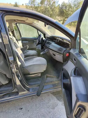 Foto de GOMAS CONTORNO PUERTA CITROEN C8 2.0 HDi CAT (RHK / DW10UTED4) (120 CV / 88 KW)