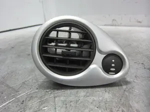 Foto de REJILLA AIREADORA RENAULT CLIO III 1.5 dCi Diesel CAT (86 CV / 63 KW) referencia 220407