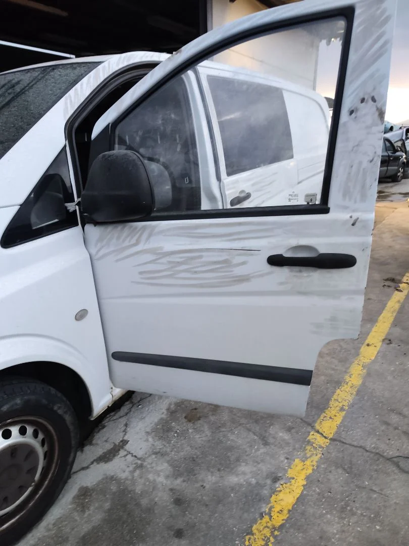 Foto de PUERTA DELANTERA IZQUIERDA MERCEDES-BENZ VITO FURGÓN (639) 2.1 CDI CAT (109 CV / 80 KW) referencia A6397201005