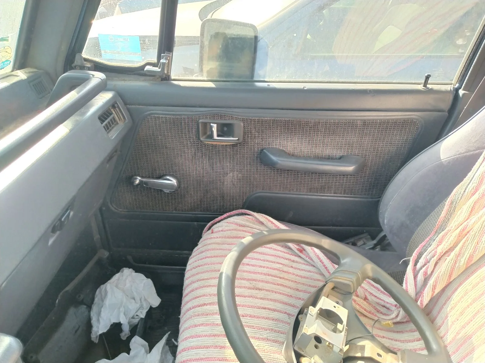 Foto de GUARNECIDO PUERTA DELANTERA DERECHA MITSUBISHI MONTERO (V20/V40) 2.5 Turbodiesel (99 CV / 73 KW)