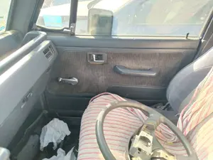 Foto de GUARNECIDO PUERTA DELANTERA DERECHA MITSUBISHI MONTERO (V20/V40) 2.5 Turbodiesel (99 CV / 73 KW)