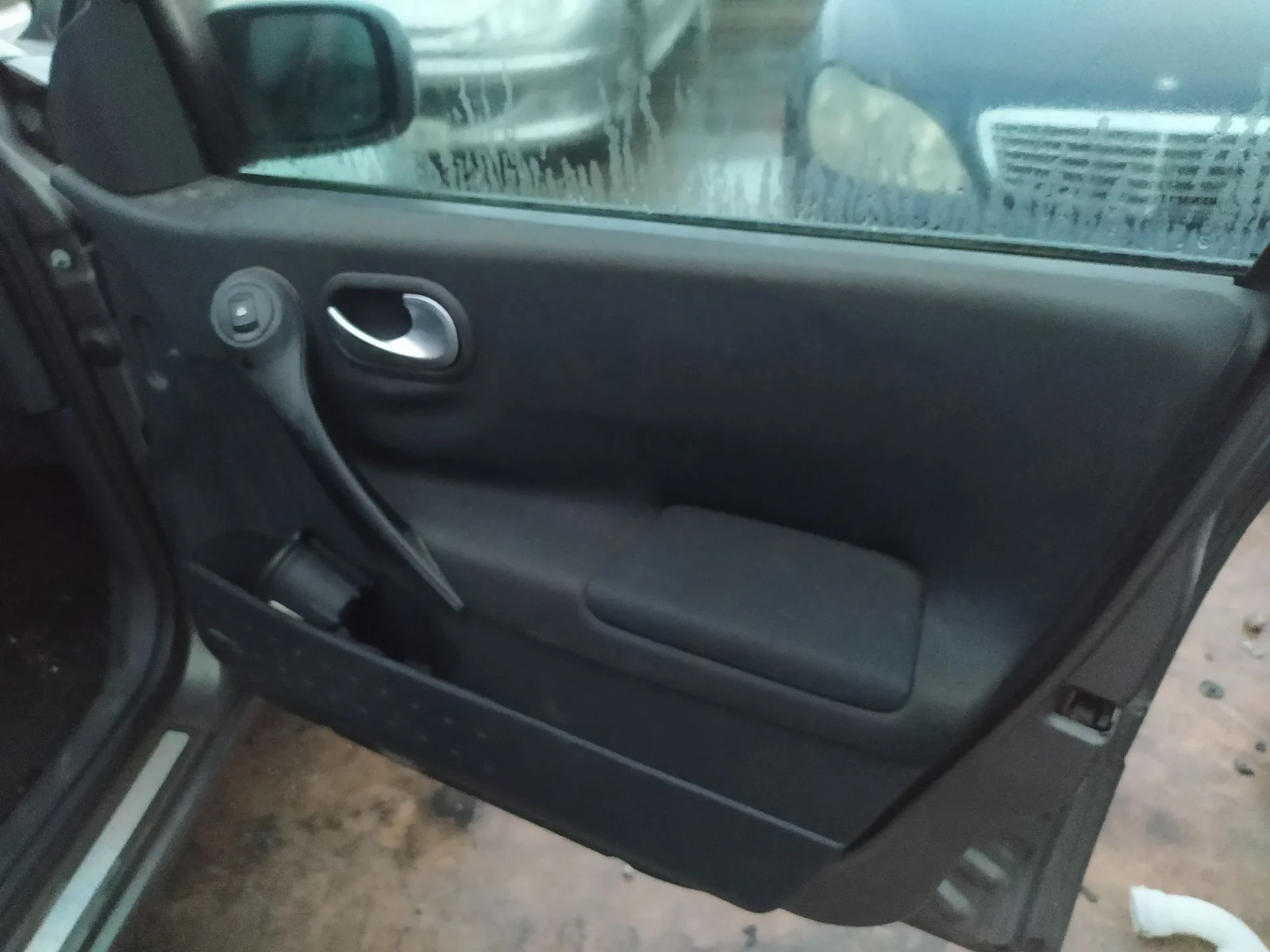 Foto de CERRADURA PUERTA DELANTERA DERECHA RENAULT MEGANE II CLASSIC BERLINA 1.6 16V (113 CV / 83 KW) referencia 8200027779