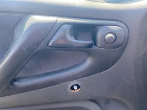 Foto de MANETA INTERIOR DELANTERA IZQUIERDA VOLKSWAGEN POLO III (6N1) 1.4  (60 CV / 44 KW) referencia 6N0837225A FKZ