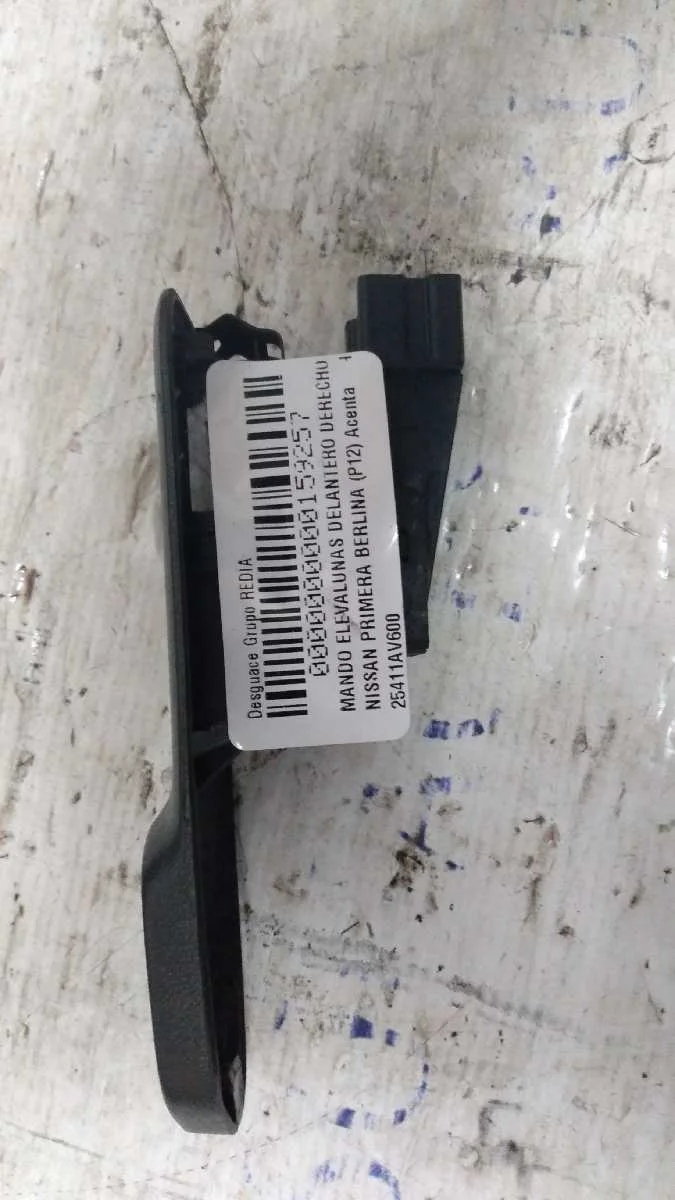 Foto de MANDO ELEVALUNAS DELANTERO DERECHO NISSAN PRIMERA BERLINA (P12) 1.6 CAT (109 CV / 80 KW) referencia 25411AV600