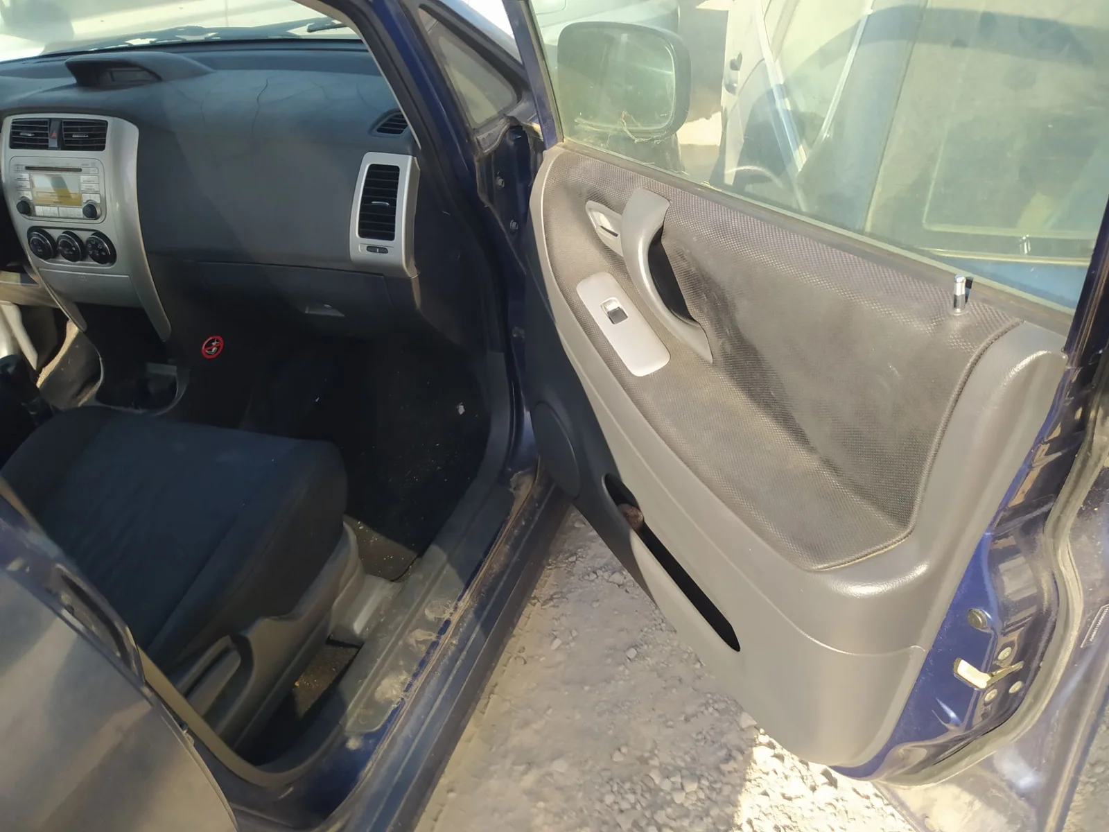 Foto de MANETA INTERIOR DELANTERA DERECHA SUZUKI LIANA (RH/ER) 1.4 16V DDiS Diesel CAT (90 CV / 66 KW) referencia 83715-54G00-P4Z