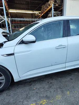 Foto de PUERTA DELANTERA IZQUIERDA RENAULT TALISMAN SPORT TOURER 1.6 dCi Diesel FAP Energy (131 CV / 96 KW) referencia 801018159R