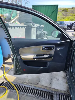 Foto de GUARNECIDO PUERTA DELANTERA IZQUIERDA SEAT IBIZA (6L1) 1.9 TDI (101 CV / 74 KW) referencia 6L4867011AKFKZ