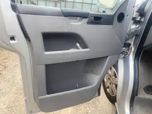 Foto de GUARNECIDO PUERTA DELANTERA IZQUIERDA VOLKSWAGEN T5 TRANSPORTER BUS (7H) 2.5 TDI (131 CV / 96 KW) referencia 7E5867011B FKZ