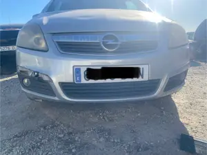Foto de REJILLA DELANTERA OPEL ZAFIRA B 1.9 CDTI (120 CV / 88 KW)