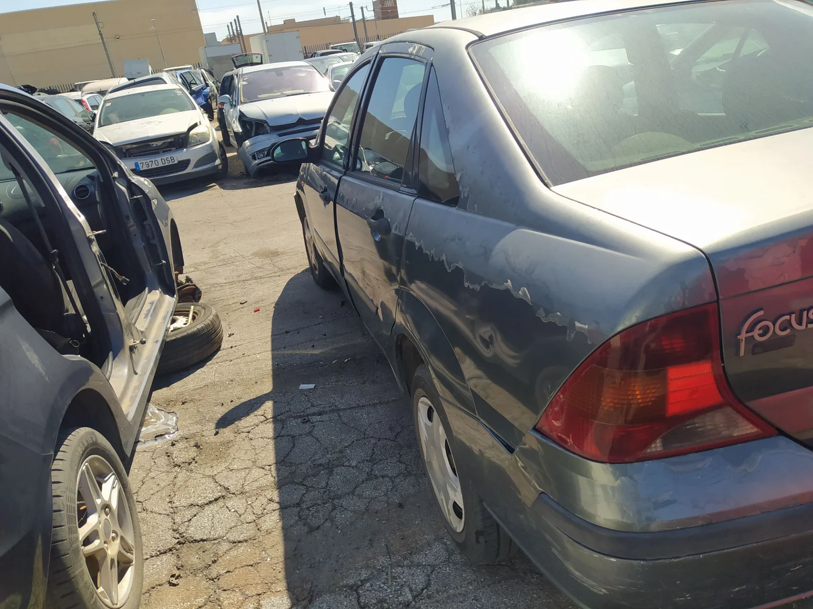 Foto de MANETA EXTERIOR TRASERA IZQUIERDA FORD FOCUS BERLINA (CAK) 1.8 TDCi CAT (101 CV / 74 KW) referencia 1107182