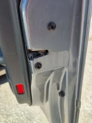 Foto de CERRADURA PUERTA DELANTERA DERECHA AUDI A6 BERLINA (4B2) 2.4 V6 30V (165 CV / 121 KW) referencia 401837016