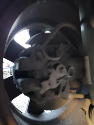 Foto de PINZA DE FRENO TRASERA IZQUIERDA CITROEN C4 BERLINA 1.6 16V HDi FAP (109 CV / 80 KW)