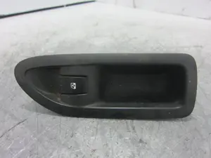 Foto de MANDO ELEVALUNAS TRASERO DERECHO RENAULT LAGUNA II (BG0) 1.9 dCi Diesel CAT (101 CV / 74 KW) referencia 8200016014