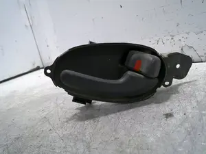 Foto de MANETA INTERIOR TRASERA DERECHA CHEVROLET TRAILBLAZER 4.2 24V CAT (273 CV / 201 KW) referencia 15090089