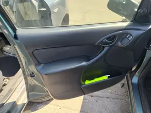 Foto de MANETA INTERIOR DELANTERA IZQUIERDA FORD FOCUS BERLINA (CAK) 1.8 TDCi CAT (101 CV / 74 KW) referencia 1097635