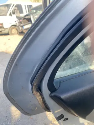 Foto de GOMAS CONTORNO PUERTA NISSAN ALMERA (N15) 2.0 Diesel (75 CV / 55 KW)