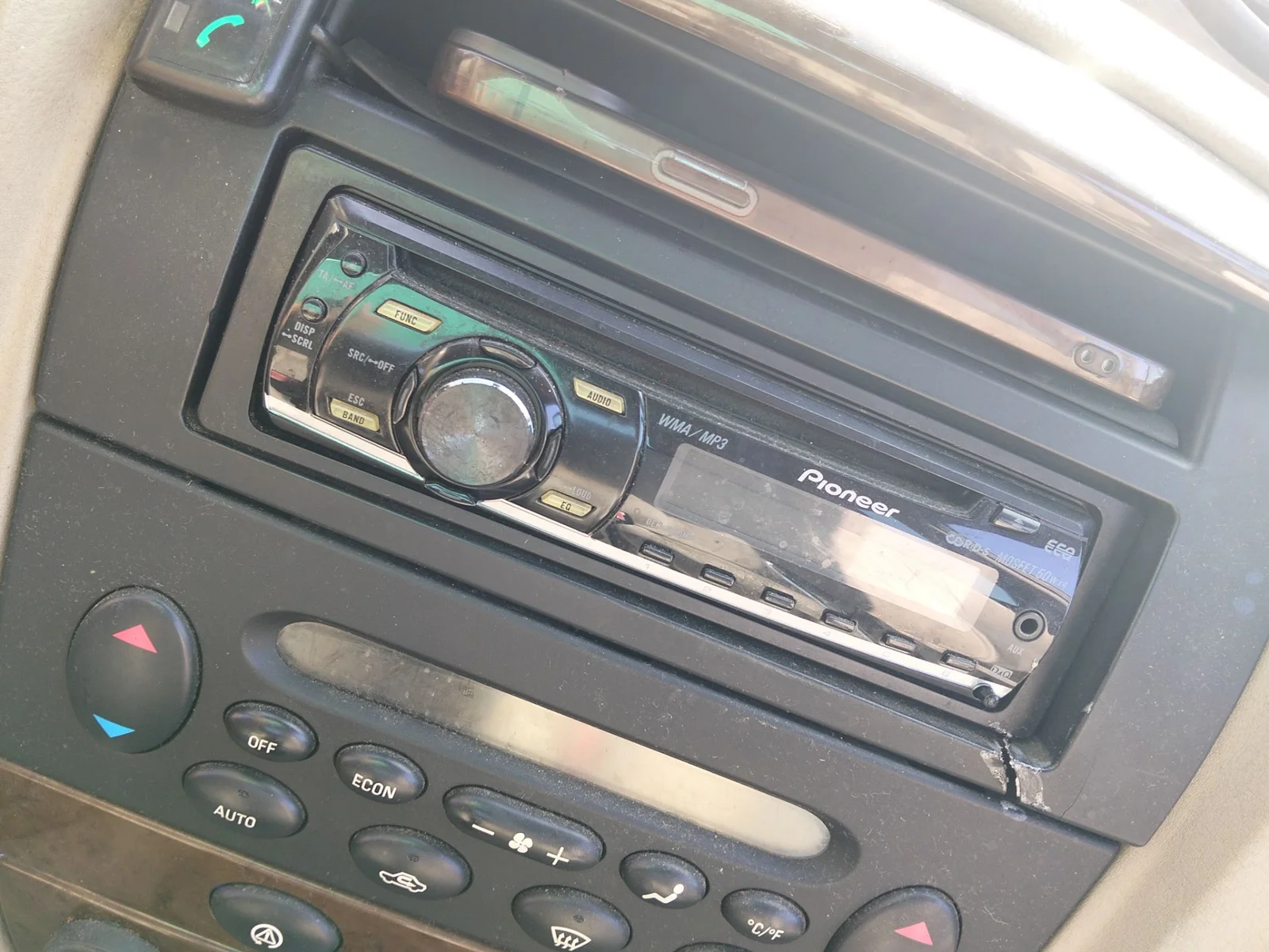 Foto de SISTEMA AUDIO / RADIO CD MG ROVER ROVER 75 (RJ) 2.0 16V CDT (116 CV / 85 KW)