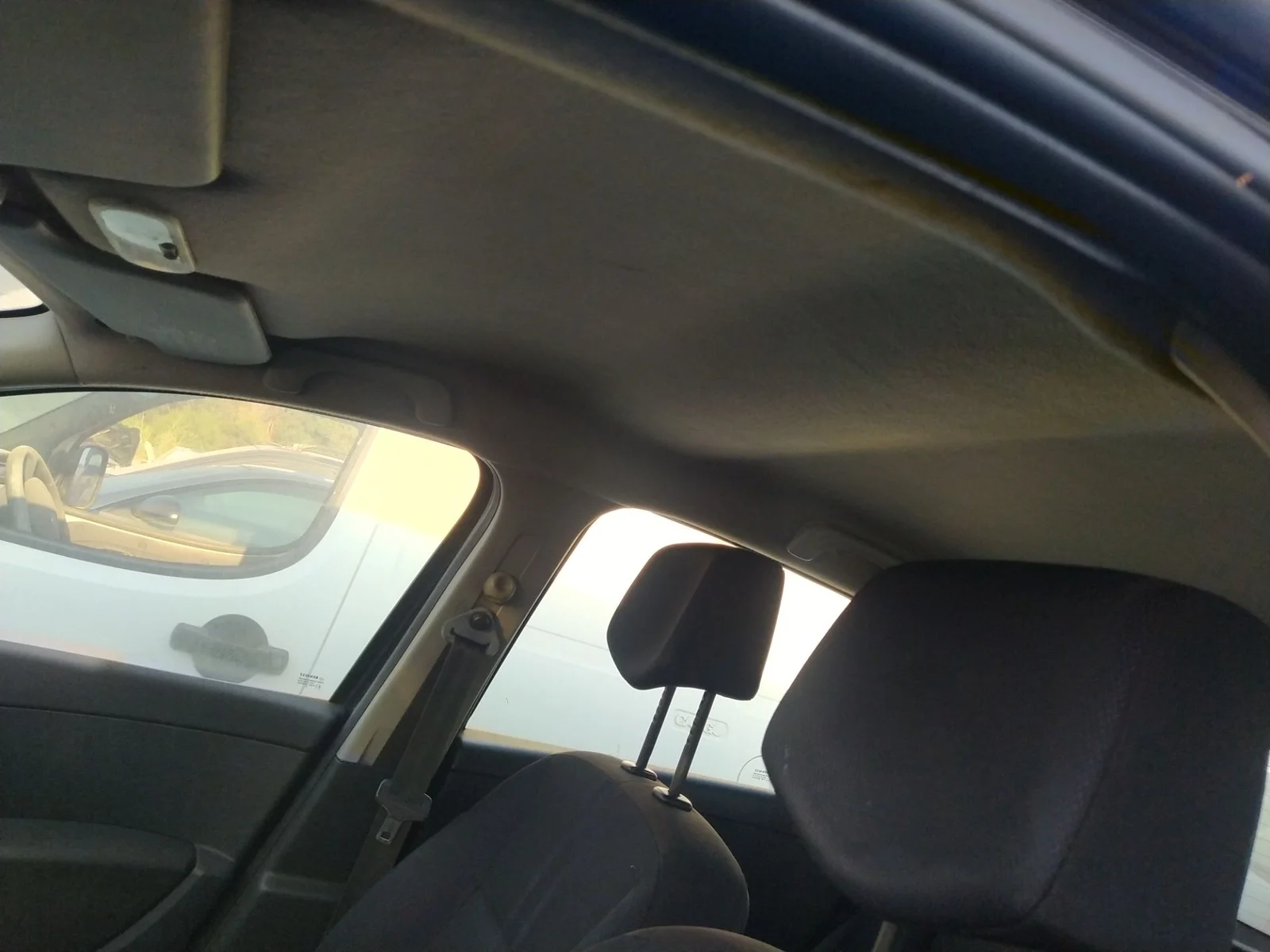Foto de ASIDERO TECHO TRASERO IZQUIERDO RENAULT CLIO III 1.5 dCi Diesel (68 CV / 50 KW) referencia 8200263350