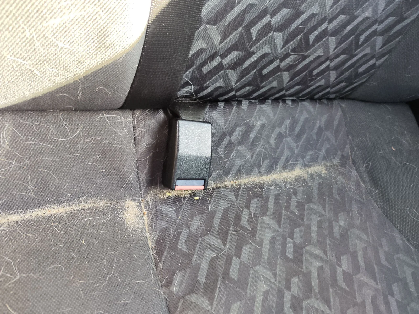 Foto de ENGANCHE CINTURON TRASERO IZQUIERDO OPEL ASTRA G BERLINA 1.7 16V DTI CAT (Y 17 DT / LR6) (75 CV / 55 KW)