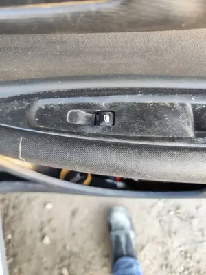 Foto de MANDO ELEVALUNAS DELANTERO DERECHO CITROEN C4 BERLINA 1.6 16V HDi FAP (109 CV / 80 KW)