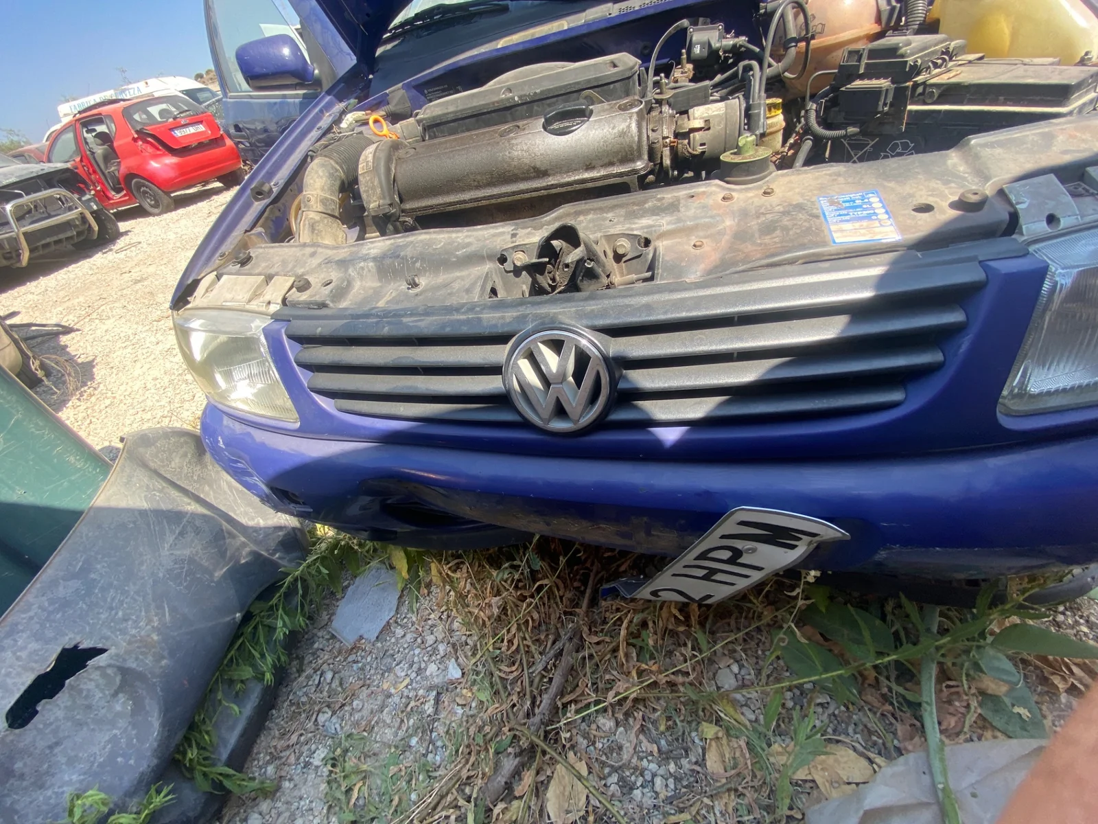 Foto de REJILLA DELANTERA VOLKSWAGEN POLO III (6N1) 1.4 (60 CV / 44 KW) referencia 6N0853677  FKZ