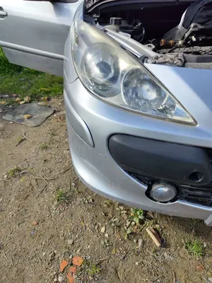 Foto de FARO DERECHO PEUGEOT 307 BREAK/ SW (S2) 2.0 16V HDi FAP CAT (RHR / DW10BTED4) (136 CV / 100 KW) referencia 620686