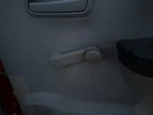 Foto de MANETA ELEVALUNAS TRASERA DERECHA KIA PICANTO (SA) 1.1 CAT (65 CV / 48 KW)