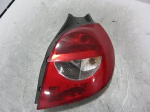 Foto de PILOTO TRASERO DERECHO RENAULT CLIO III 1.5 dCi Diesel (68 CV / 50 KW) referencia 89035060