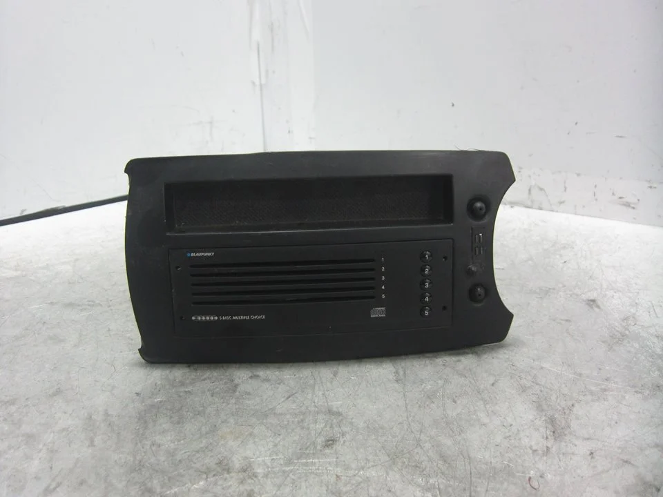 Foto de CERRADURA PUERTA DELANTERA DERECHA RENAULT TRAFIC II FURGÓN 1.9 Diesel (101 CV / 74 KW) referencia 8200042171