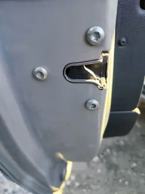 Foto de CERRADURA PUERTA DELANTERA IZQUIERDA OPEL ASTRA H TWIN TOP 1.9 16V CDTI CAT (Z 19 DTH / LRD) (150 CV / 110 KW) referencia 13210744