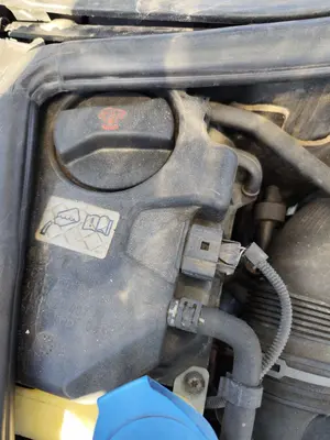 Foto de DEPOSITO EXPANSION VOLKSWAGEN TOUAREG (7L6) 4.2 V8 32V FSI (350 CV / 257 KW) referencia 7L0121407F