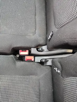 Foto de ENGANCHE CINTURON TRASERO CENTRAL PEUGEOT 5008 1.6 HDi FAP CAT (9HZ / DV6TED4) (109 CV / 80 KW)