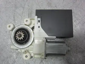 Foto de MOTOR ELEVALUNAS DELANTERO DERECHO FORD FOCUS C-MAX (CAP)(2003) 1.8 TDCi Turbodiesel CAT (116 CV / 85 KW) referencia 981406110
