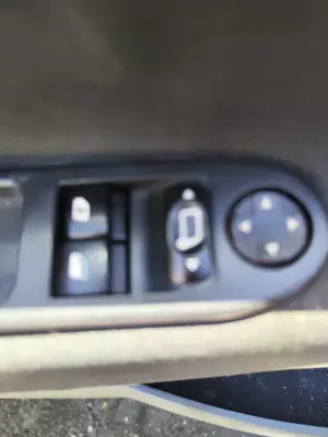 Foto de MANDO RETROVISOR PEUGEOT 207 1.4  (73 CV / 54 KW)