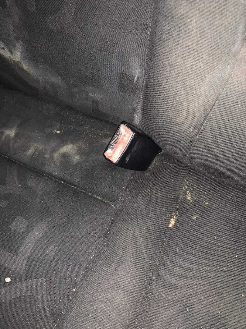 Foto de ENGANCHE CINTURON TRASERO DERECHO VOLKSWAGEN GOLF IV BERLINA (1J1)(10.1997) 1.9 TDI (101 CV / 74 KW)